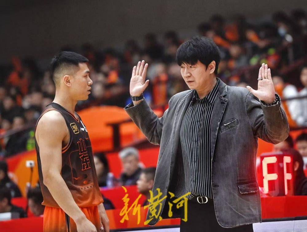 山东男篮主场击败深圳男篮，取得连胜